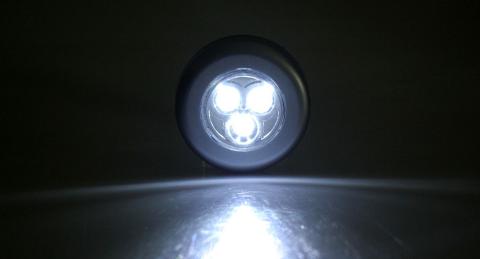 LED valaisin tarrakiinnityksellä, 3 kpl