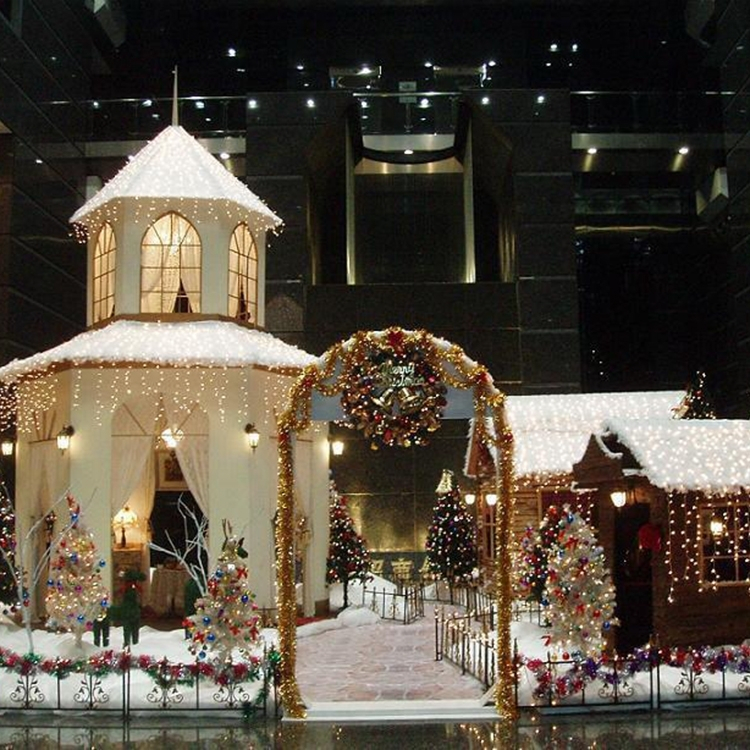 3 kpl pieniä joulukuusia koristeeksi