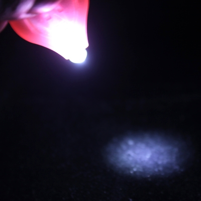 Avaimenperä kirkkaalla LED-valolla 