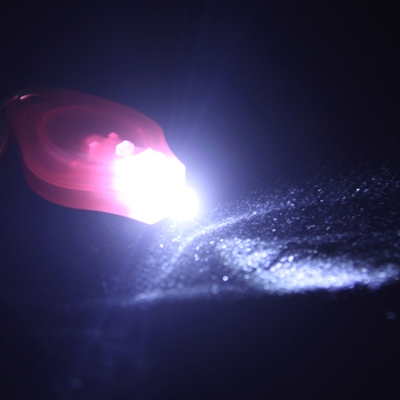 Avaimenperä kirkkaalla LED-valolla 