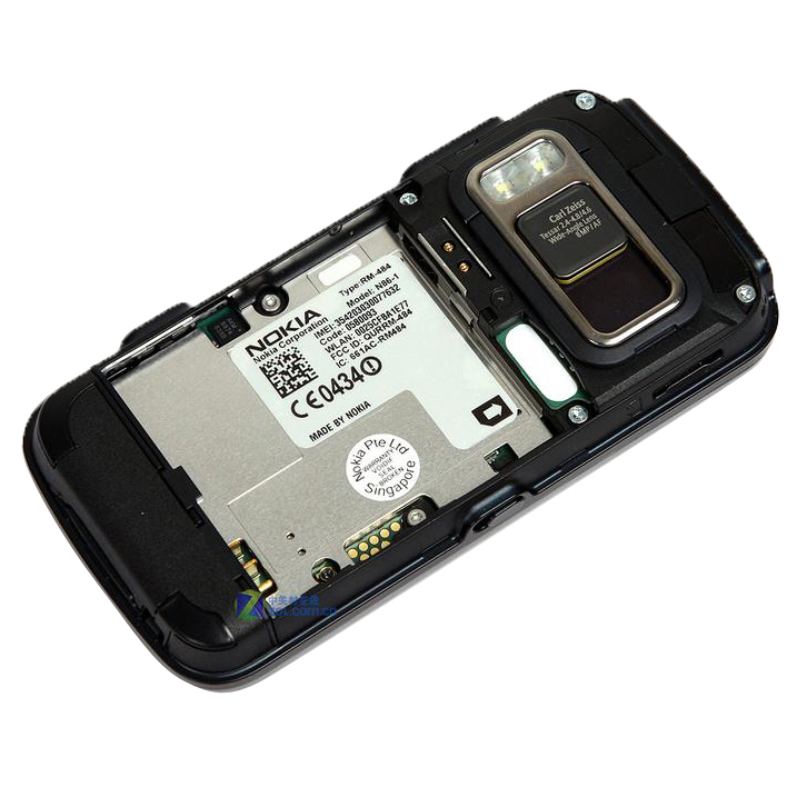 Kunnostettu Nokia N86 puhelin