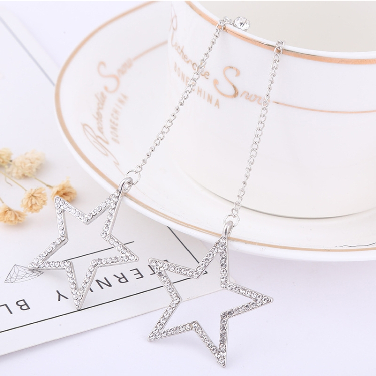 Viisisakarainen tähtikuvioinen korvakoru