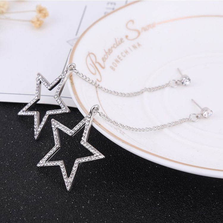 Viisisakarainen tähtikuvioinen korvakoru