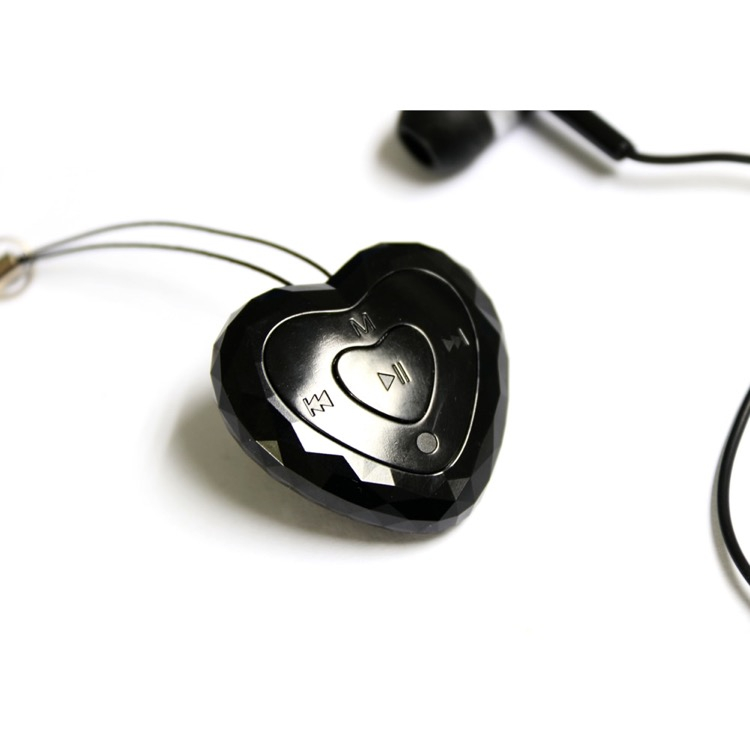 Sydämen muotoinen 4GB MP3 soitin kuulokkeilla