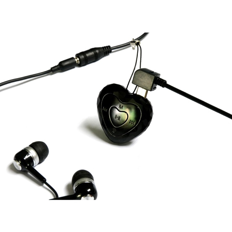 Sydämen muotoinen 4GB MP3 soitin kuulokkeilla