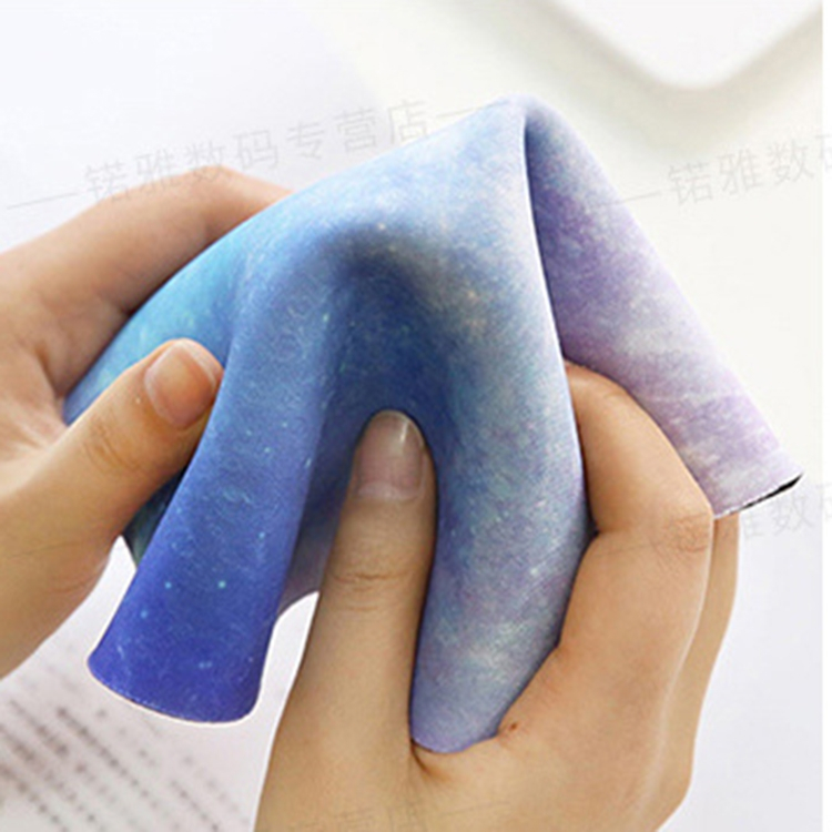 Sateenkaaren värinen pyöreä hiirimatto