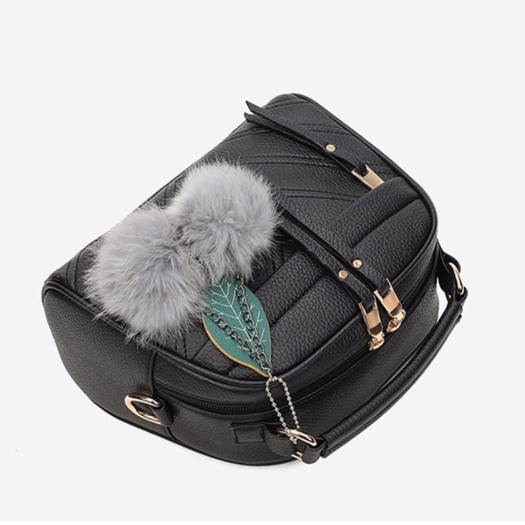 Naisten PU-nahkainen olkalaukku (Musta)