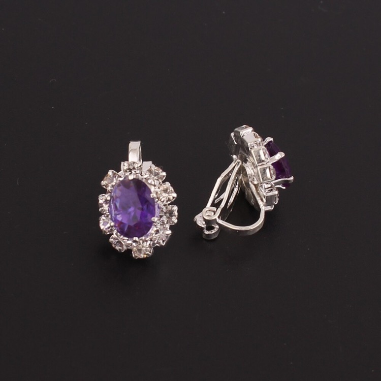 Muodikas violetti perhostyylinen korvakoru